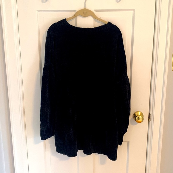 Oversized black sweater! - Picture 2 of 3